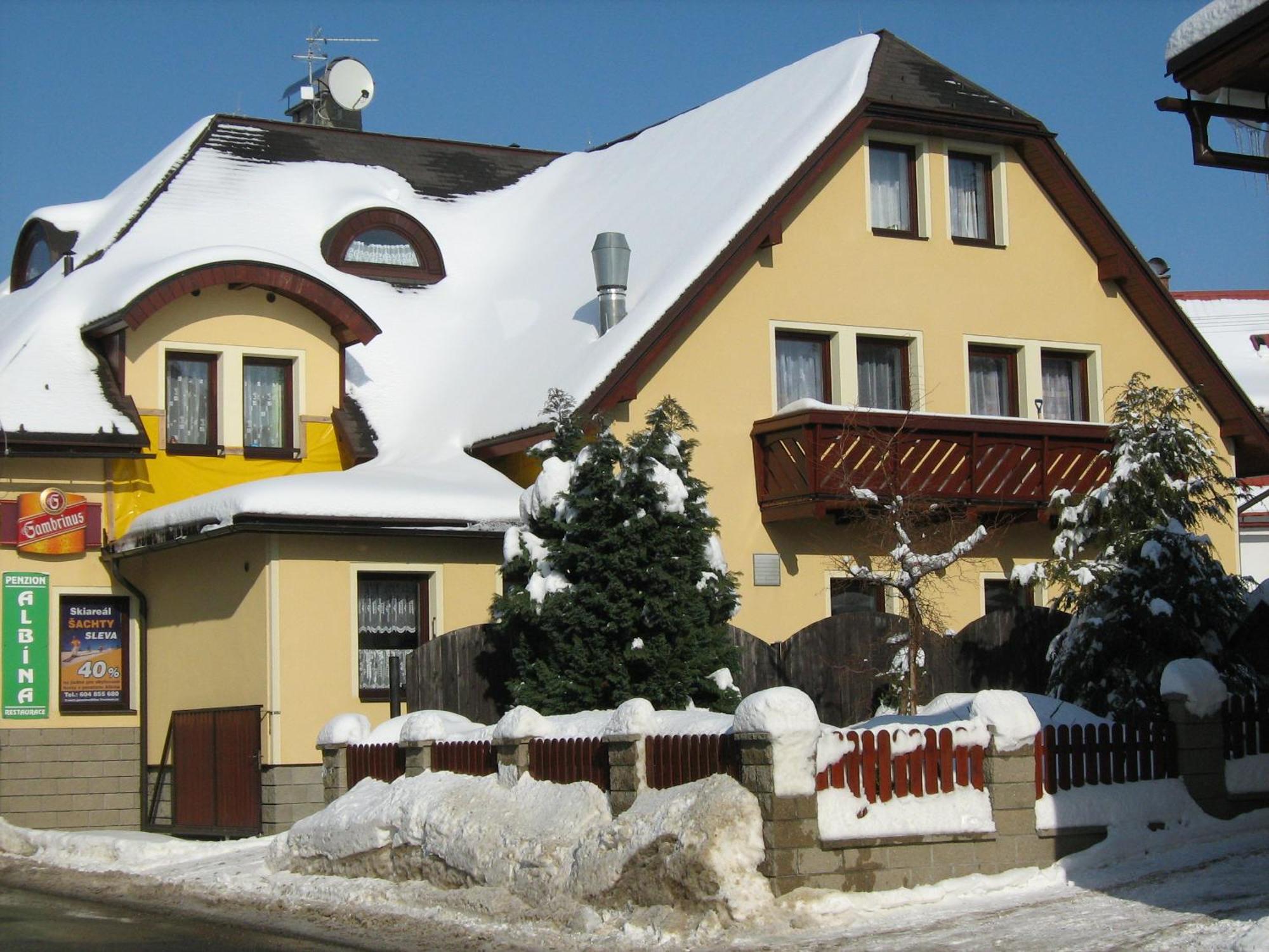 Penzion Albina - Restaurace Vysoke nad Jizerou Luaran gambar