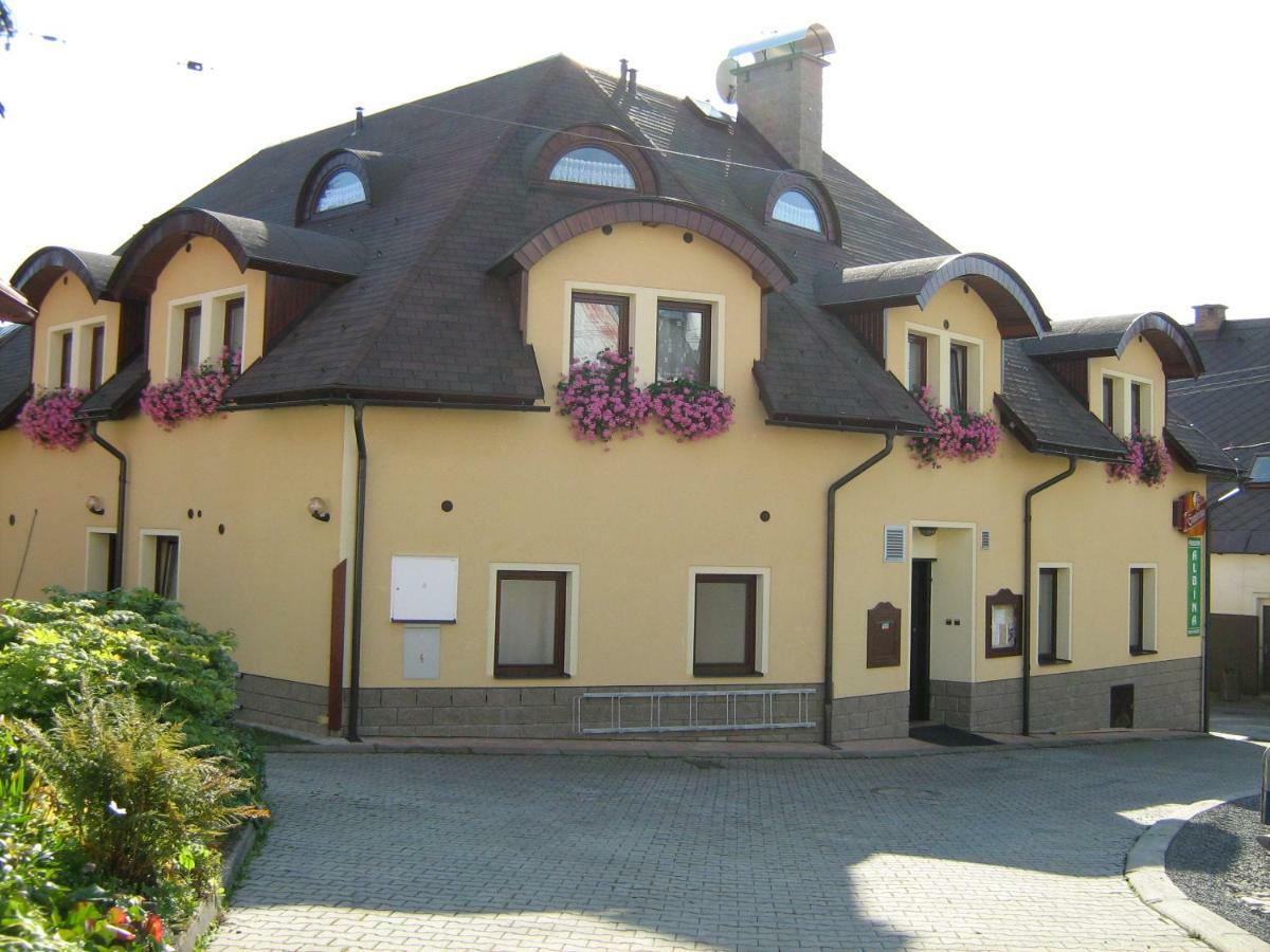Penzion Albina - Restaurace Vysoke nad Jizerou Luaran gambar